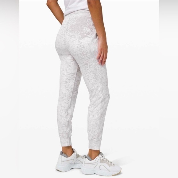 NWOT Lululemon Ready to Crush Jogger Size 6 - Picture 2 of 15